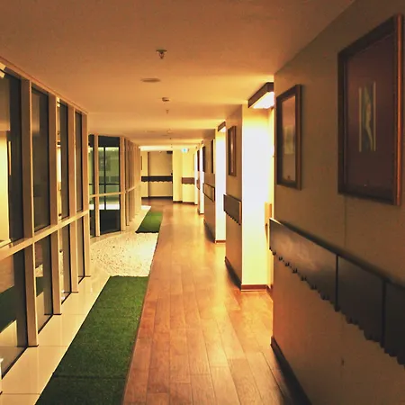 Sabiha Gokcen Airport מלון 3*