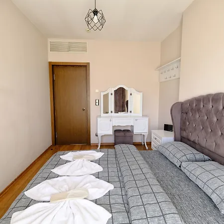 Sabiha Gokcen Airport מלון 3*